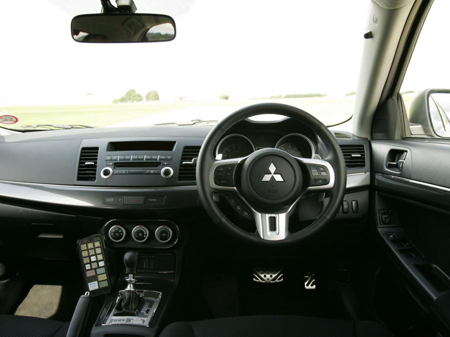  Mitsubishi Lancer Sportback UK Police Car 2009 года  (фото 4 из 11)